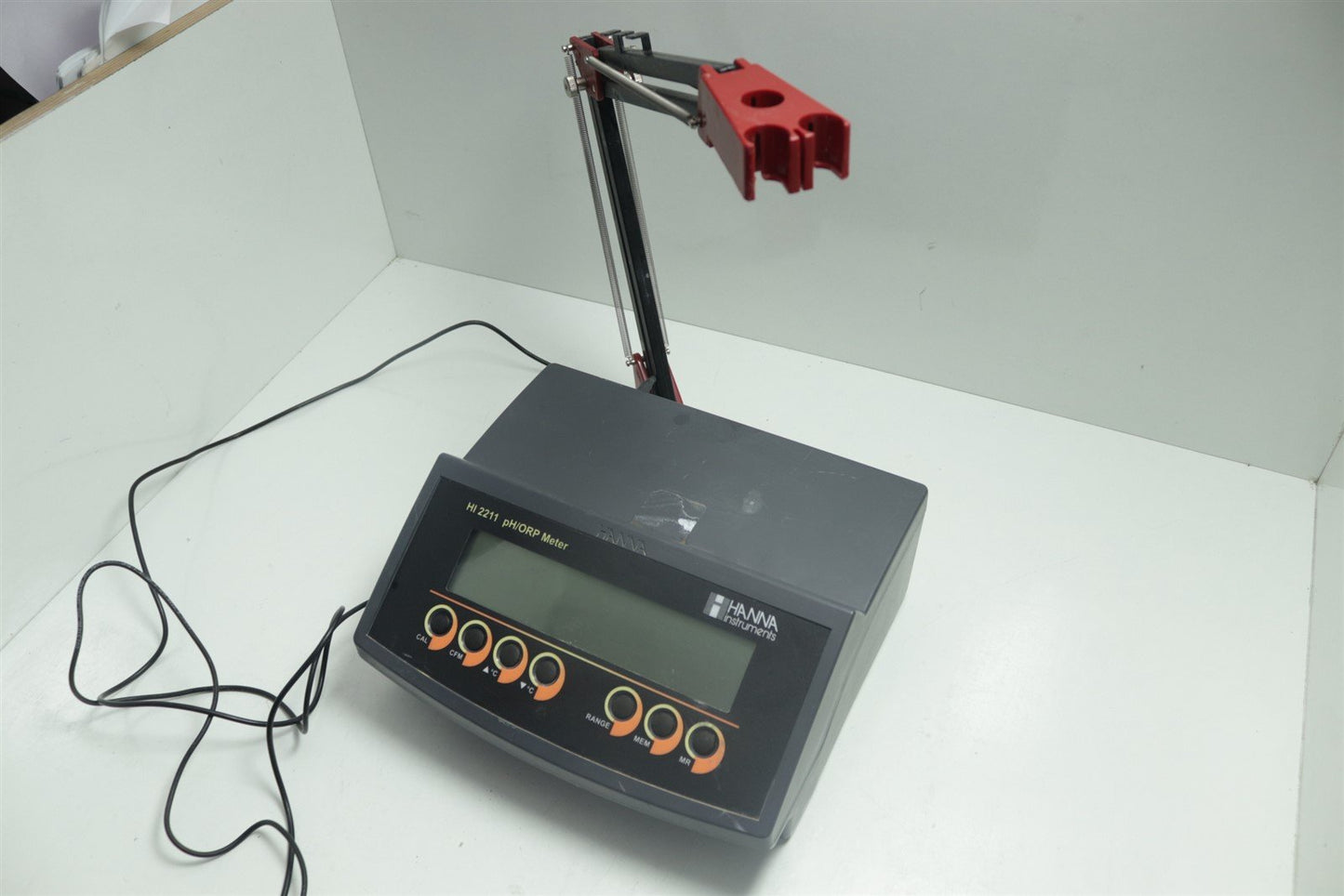Hanna Instruments HI 2211 Bench pH/ORP Meter With Probes & Power Cable