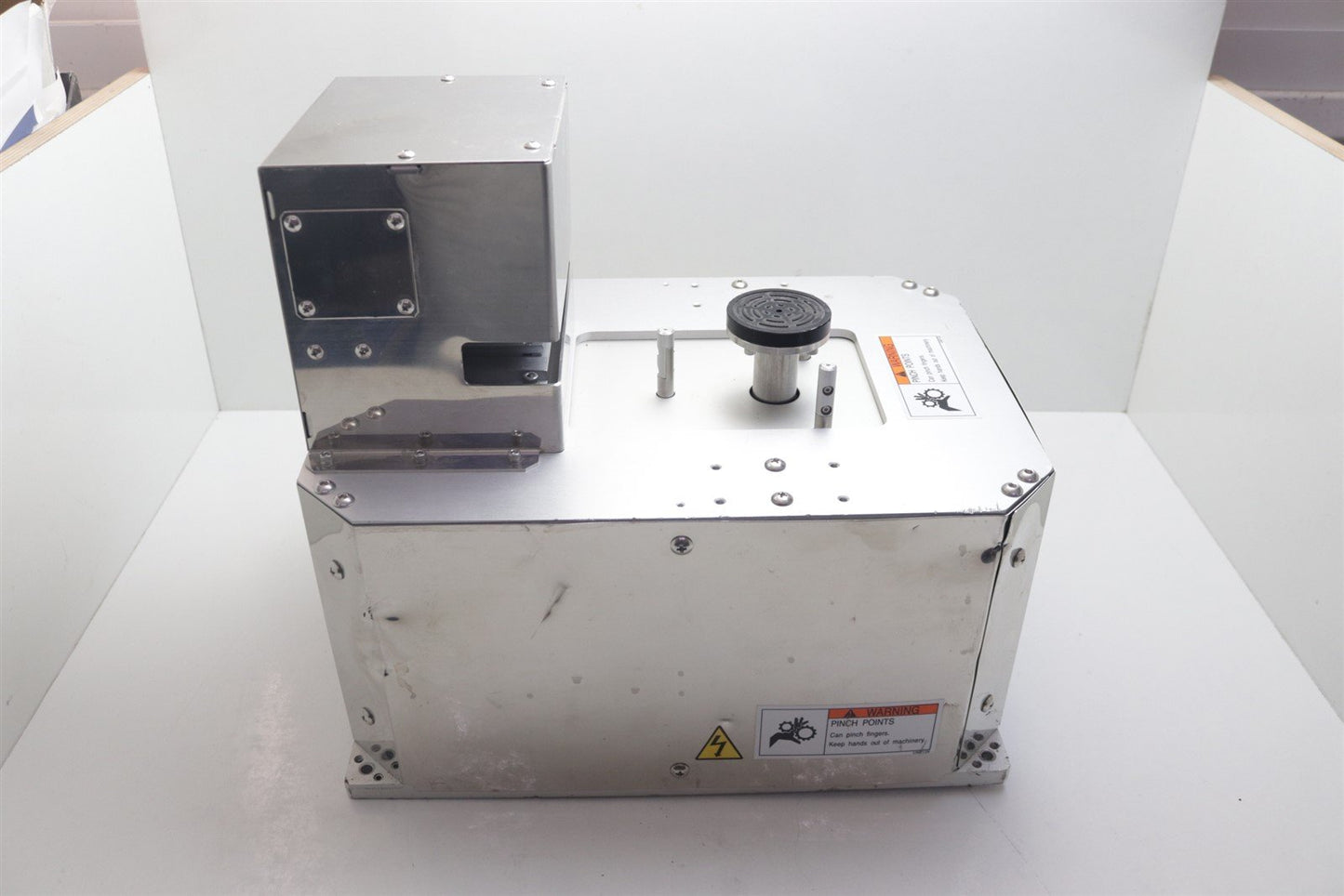 Yaskawa Electric Wafer Pre-Aligner XU-ACP330-A22