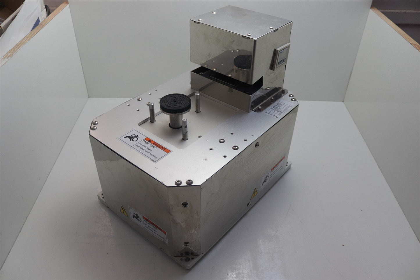 Yaskawa Electric Wafer Pre-Aligner XU-ACP330-A22