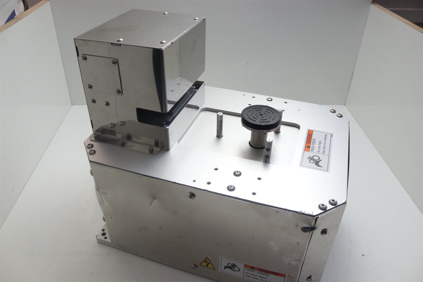Yaskawa Electric Wafer Pre-Aligner XU-ACP330-A22