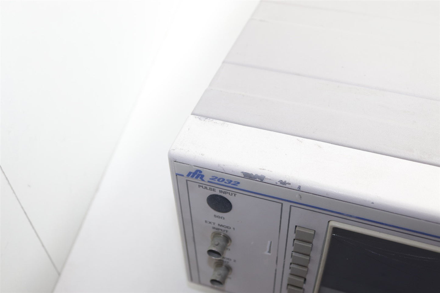 Aeroflex IFR 2032 RF Signal Generator 10KHz - 5.4GHz 44533-441