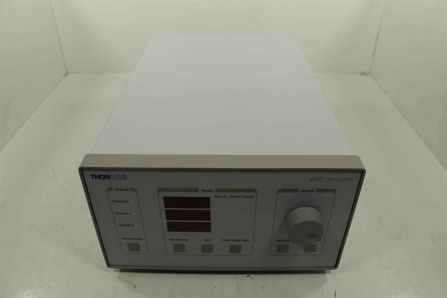 BPC303 3-Channel 150V/1A Benchtop Piezo Controller