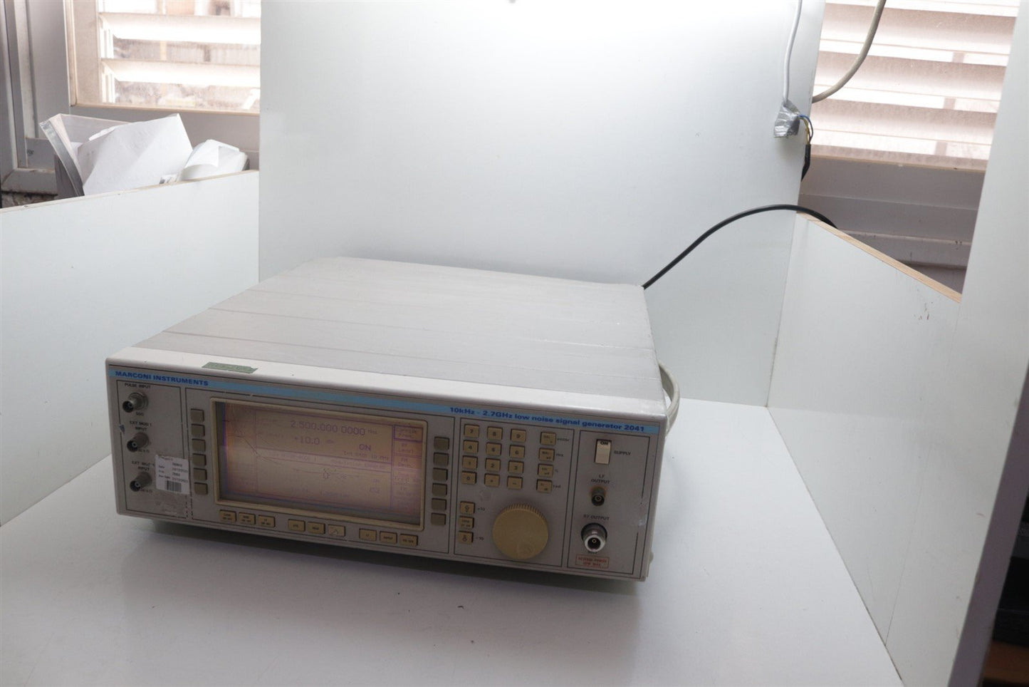 Marconi Instruments 2041 Low Noise Signal Generator 250KHz 2.7GHz Tested