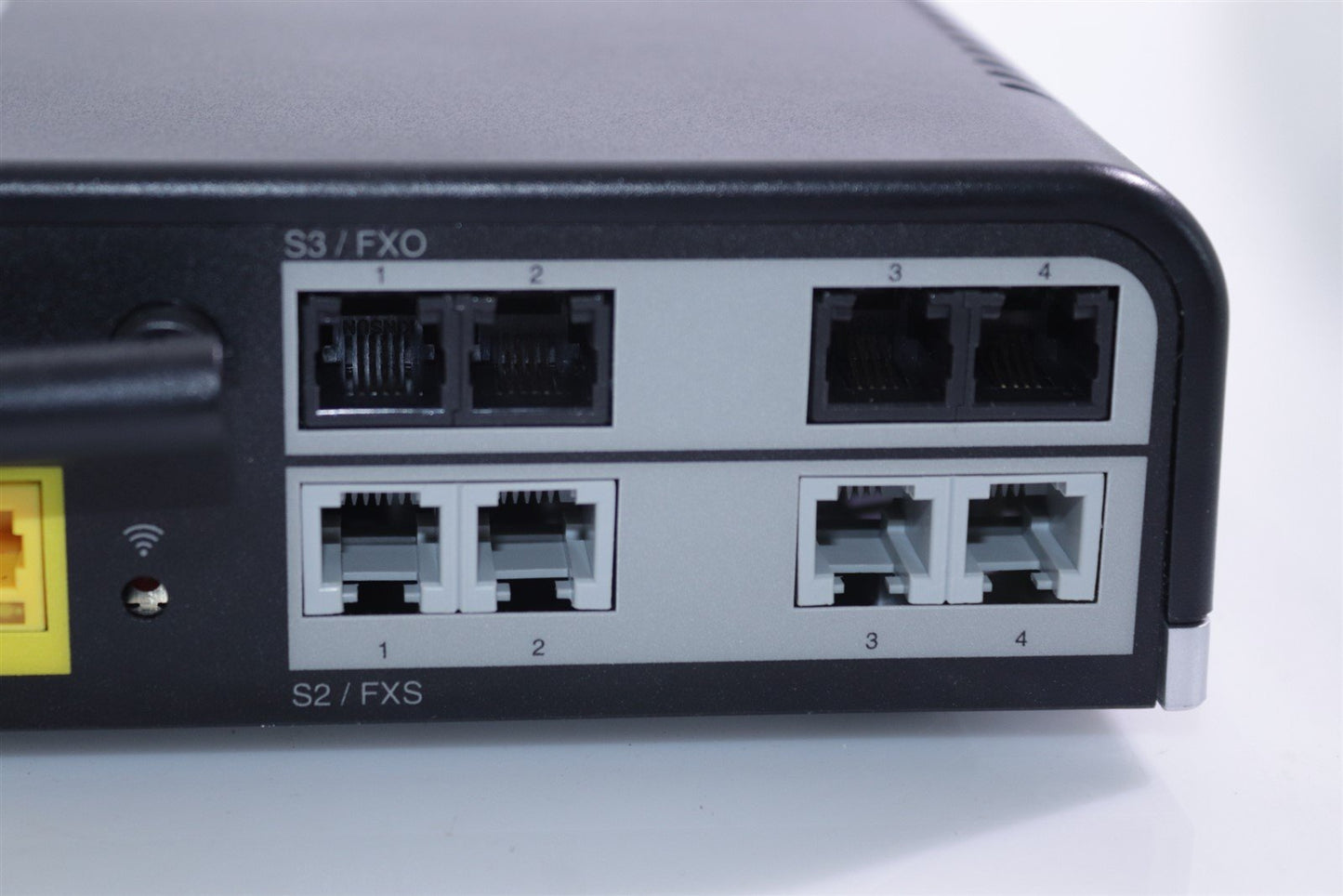 AudioCodes Mediant 500L MSBR M500L-4S4OW-A1GECS-T All-in-one Router GGWL00008