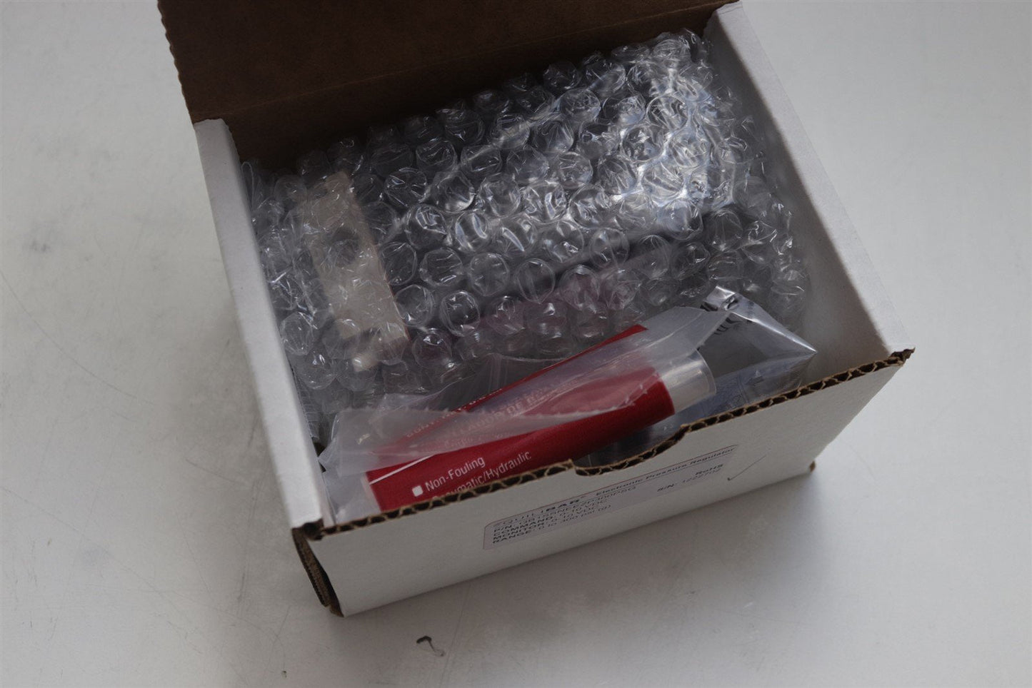 NEW EquiliBar Electronic Pressure Regulator QB1SSNEEZP300PSG 0-300PSI