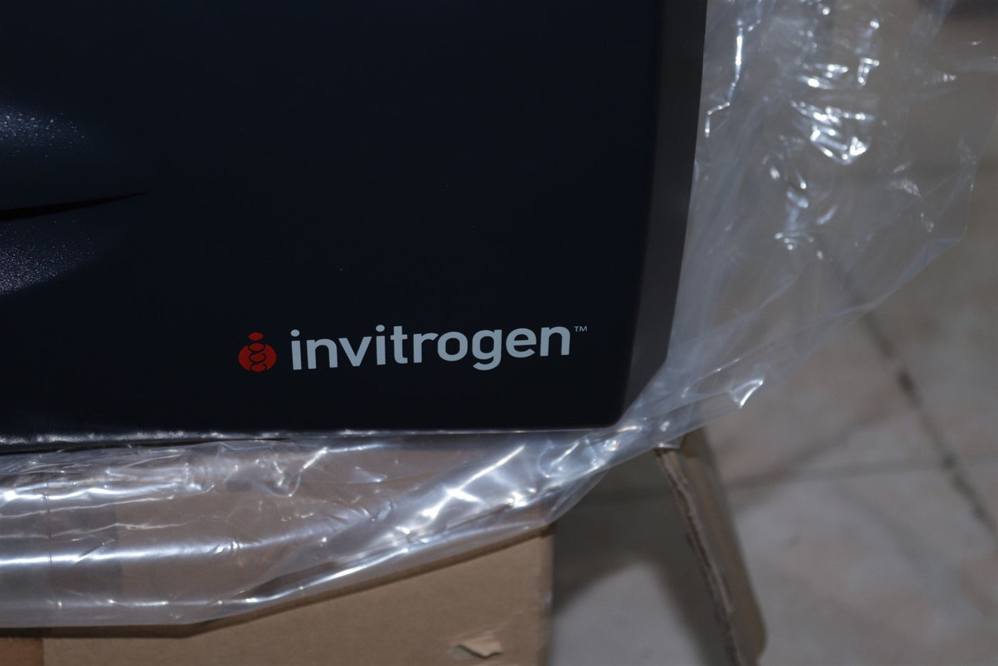 Invitrogen BenchPro 4100 Card Processing Station New Without Box
