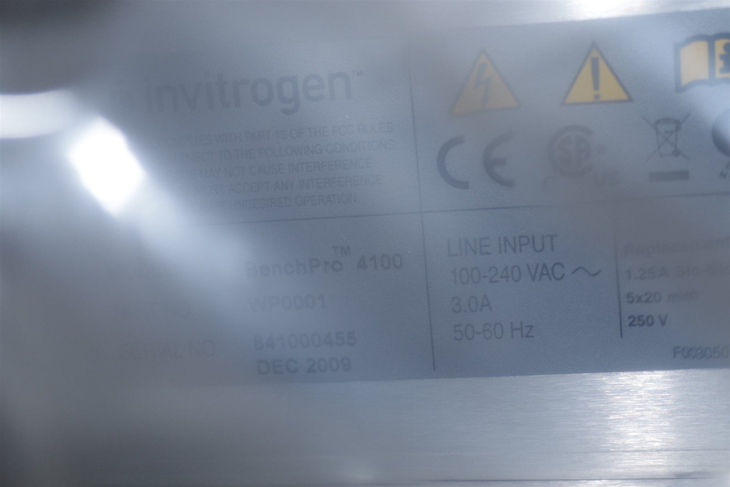 Invitrogen BenchPro 4100 Card Processing Station New Without Box