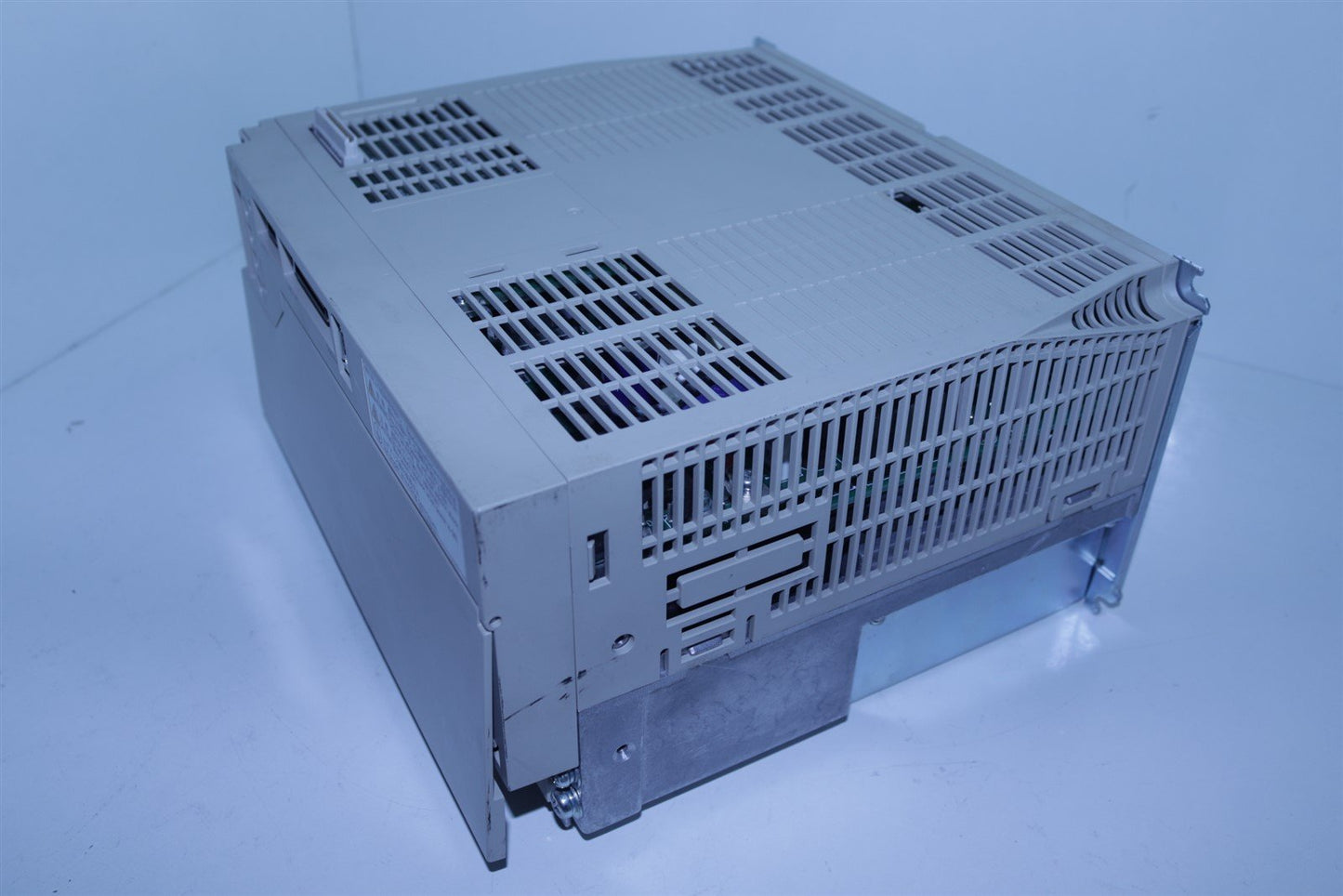 YASKAWA SGDH-50DE SERVOPACK OWO590-2-14 5 kW / 6.71 Hp 300 Hz 16.5 A