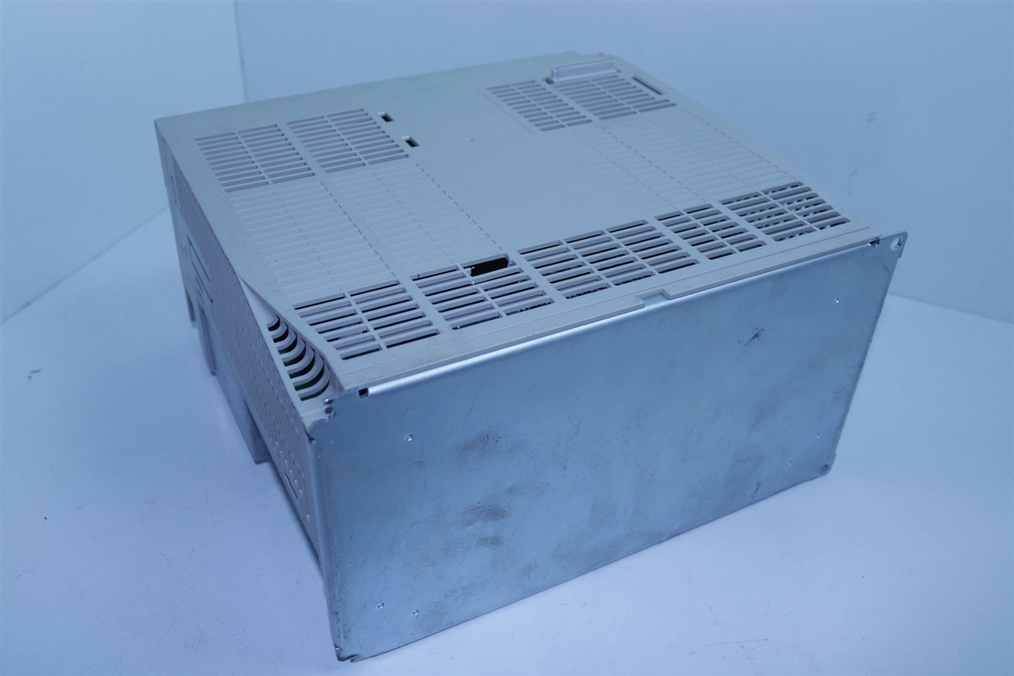 YASKAWA SGDH-50DE SERVOPACK OWO590-2-14 5 kW / 6.71 Hp 300 Hz 16.5 A