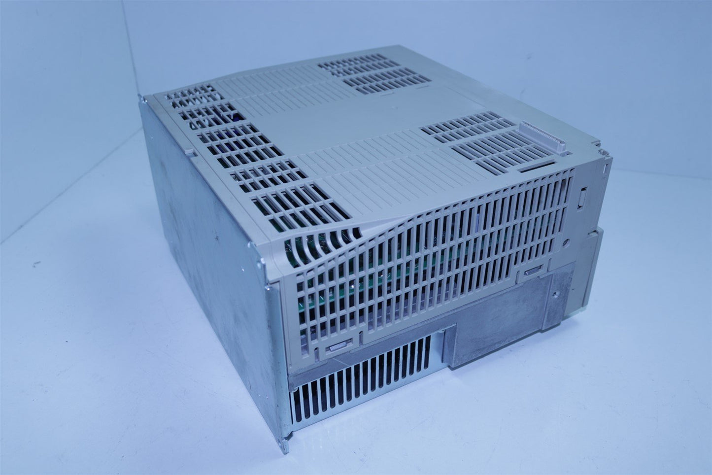 YASKAWA SGDH-50DE SERVOPACK OWO590-2-14 5 kW / 6.71 Hp 300 Hz 16.5 A