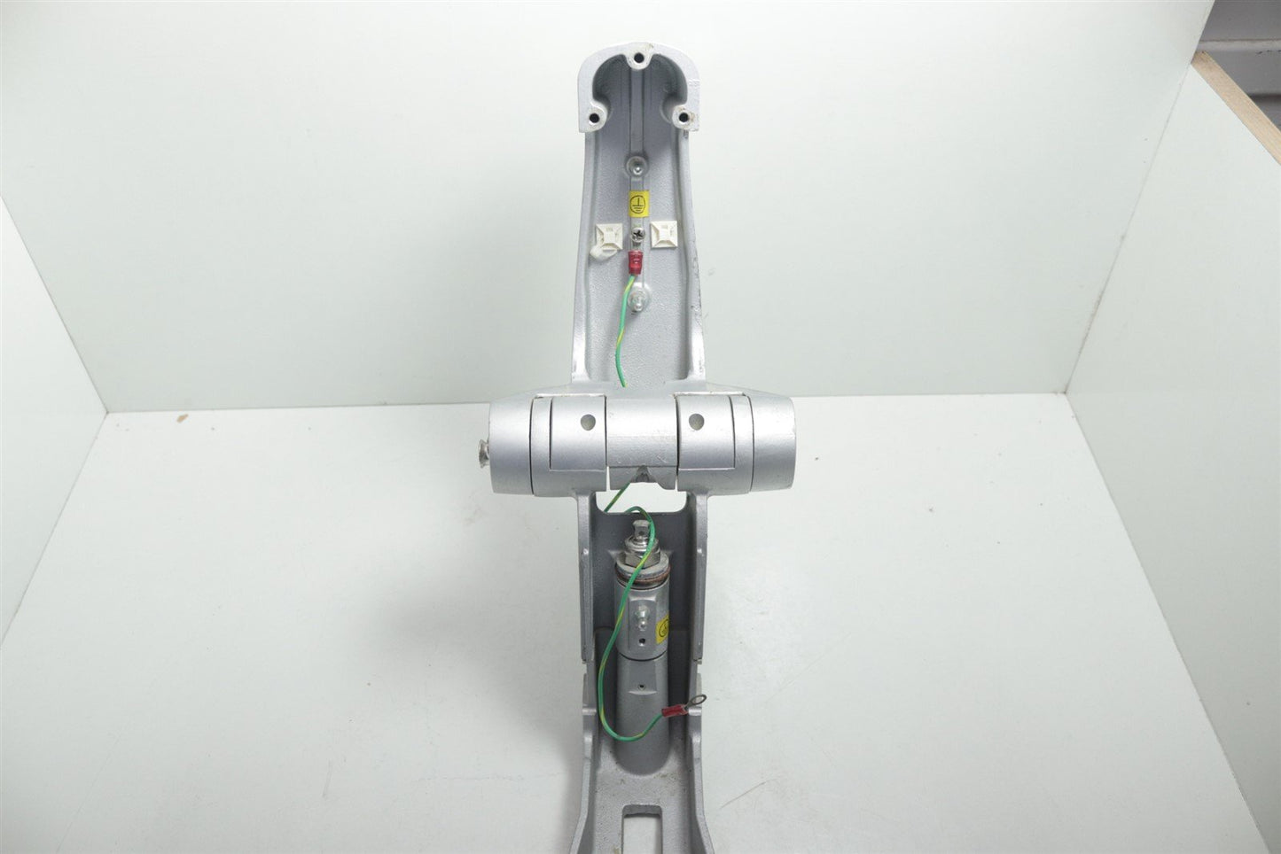 GE HealthCare Vivid ALAR 027C Computer and Screen Stand