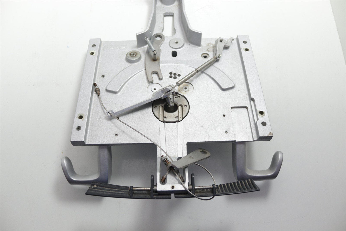 GE HealthCare Vivid ALAR 027C Computer and Screen Stand