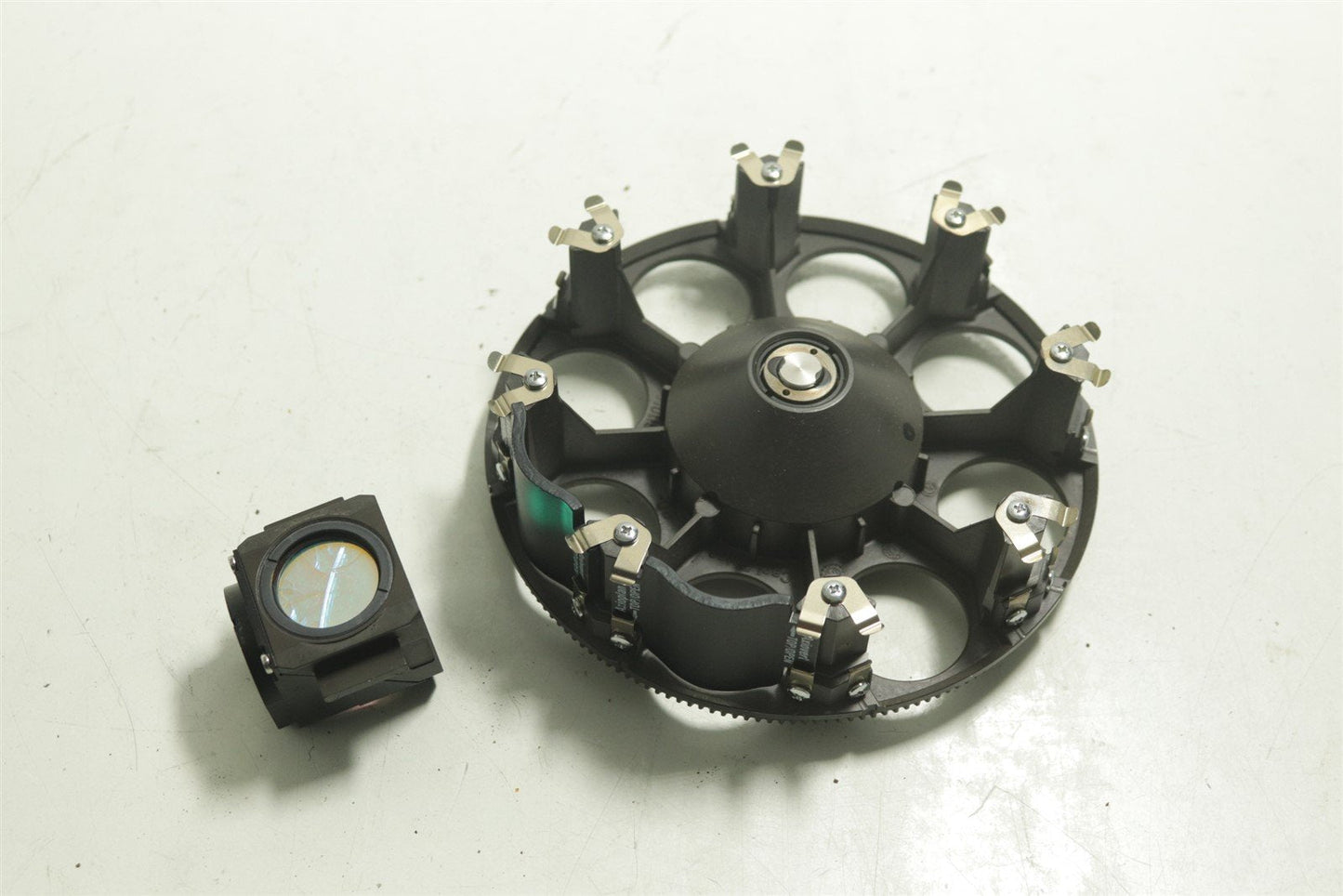 Zeiss Axioplan 2 Imaging Optical Reflector Cube Wheel With 1 Cube 1046-014