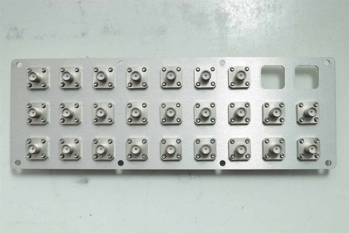 x25 Amphenol Fit Through SMA F-F Connector