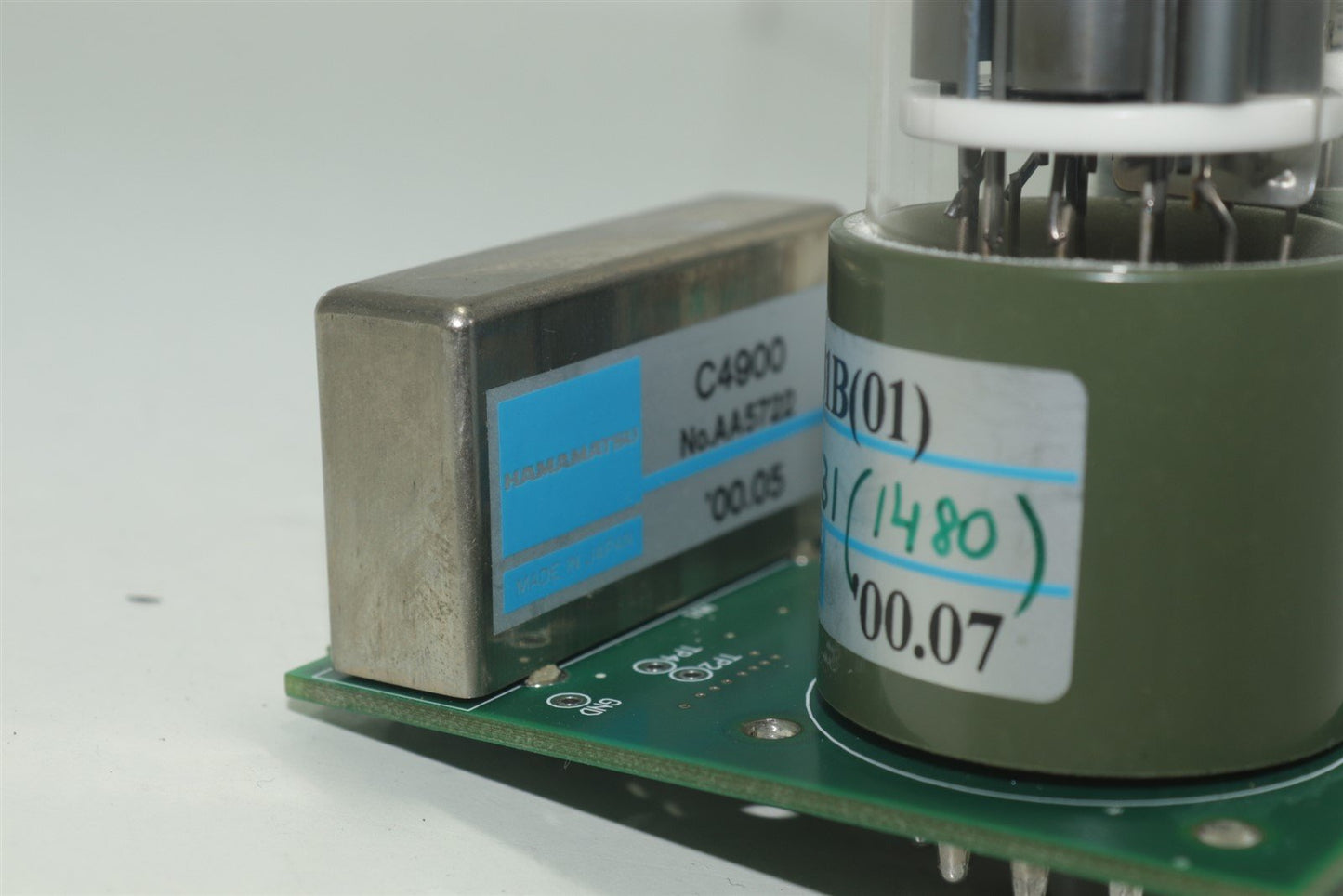 Hamamatsu x2 PMT w/ High Voltage Amplifier C4900