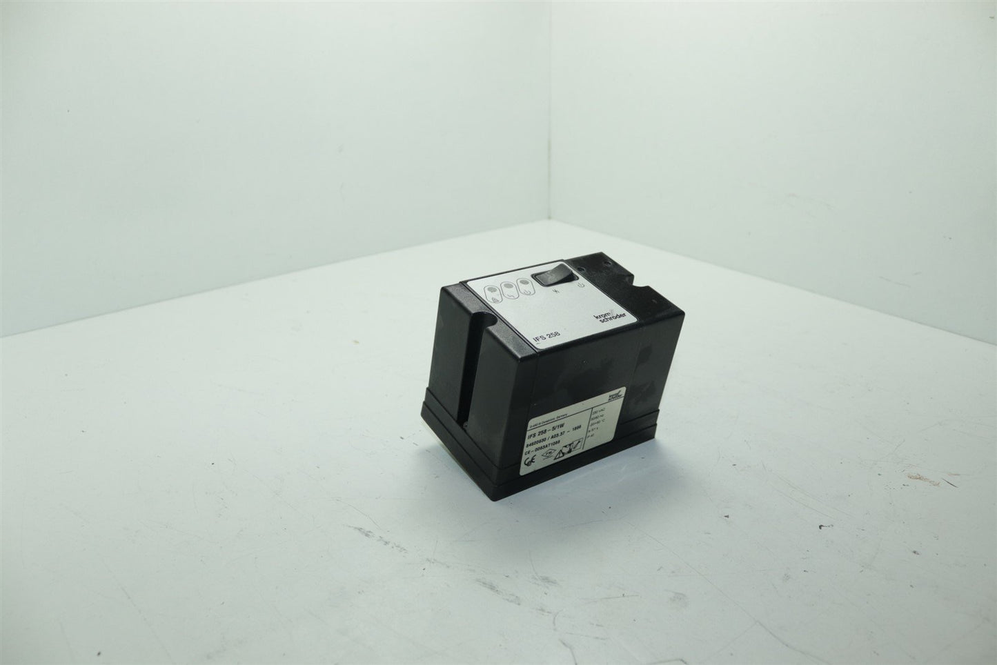 Krom Schroder IFS 258-5/1W Automatic Burner Control Unit Controller