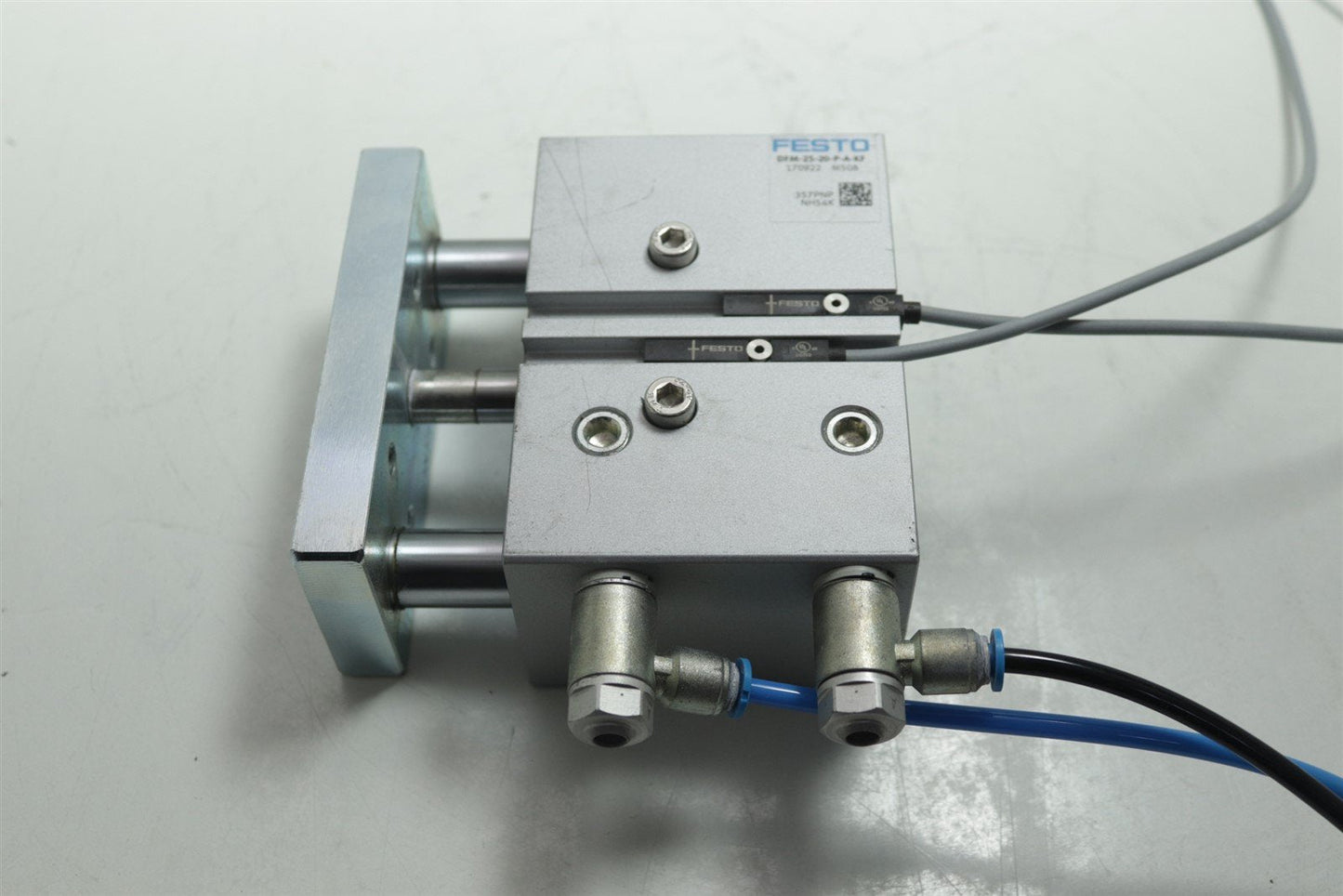 Festo DFM-25-20-P-A-KF 170922 Pneumatic Guided Cylinder