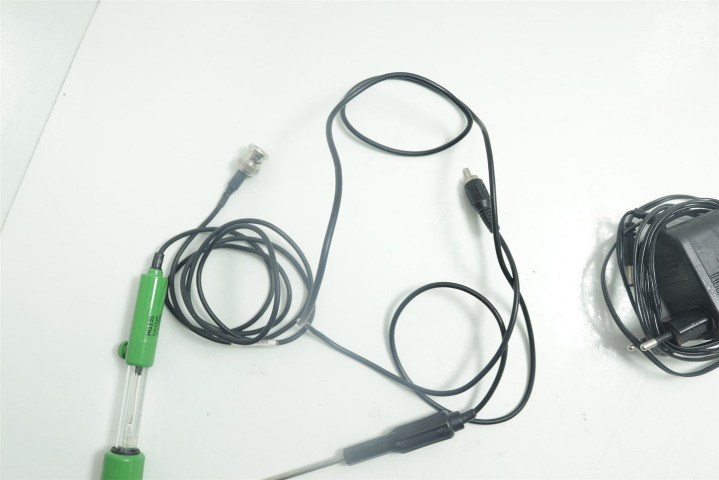 Hanna Instruments HI 2211 Bench pH/ORP Meter With Probes & Power Cable
