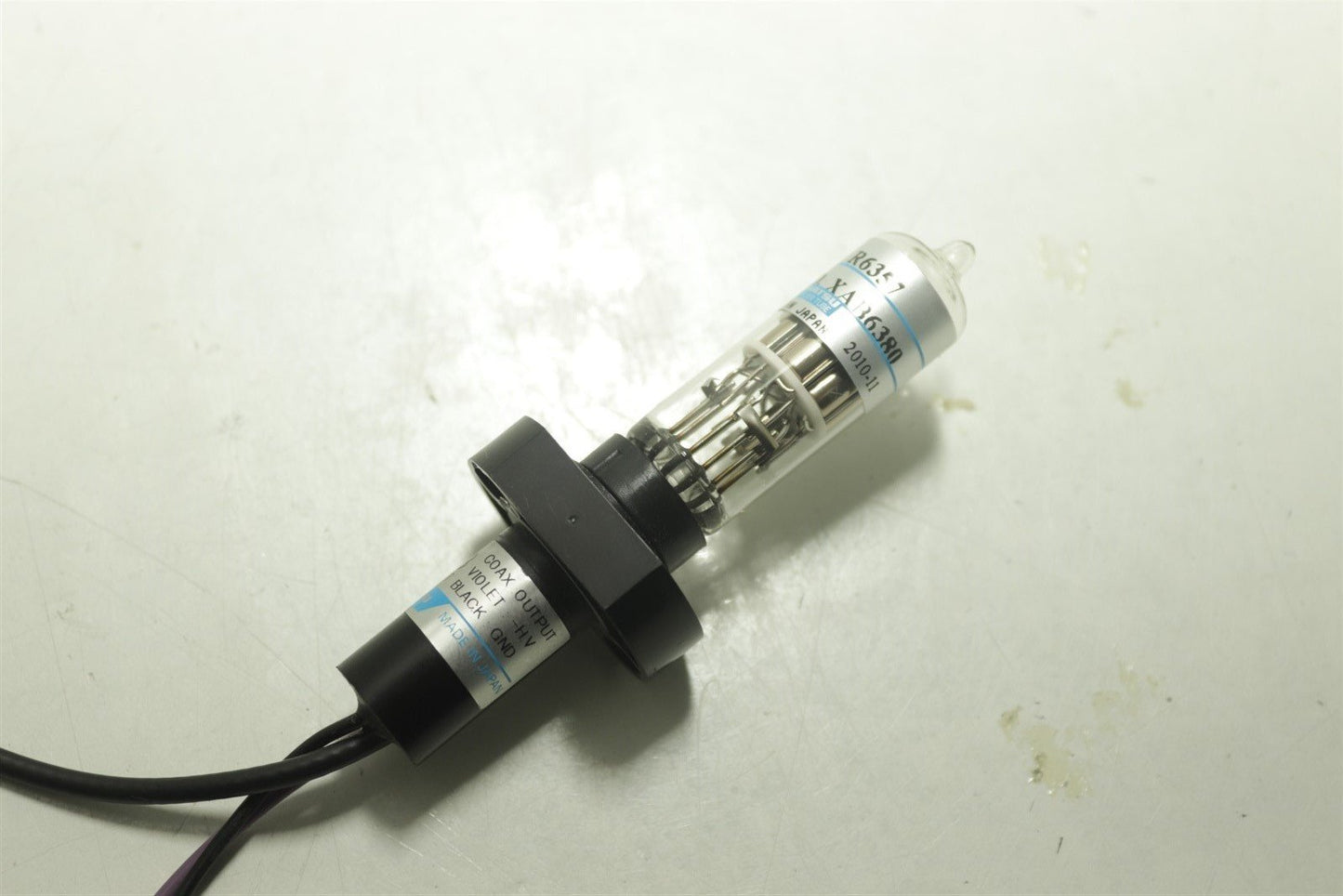 Hamamatsu R6357 Photomultiplier Tube With E850-13 Socket