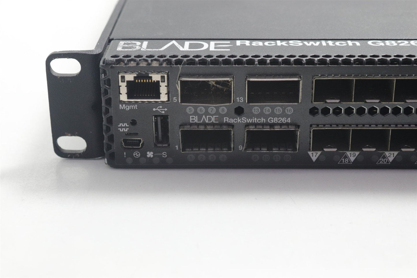IBM RackSwitch G8264 48 ports 10Gigabit SFP 4x40 Gigabit Switch 2PSU 49Y7923