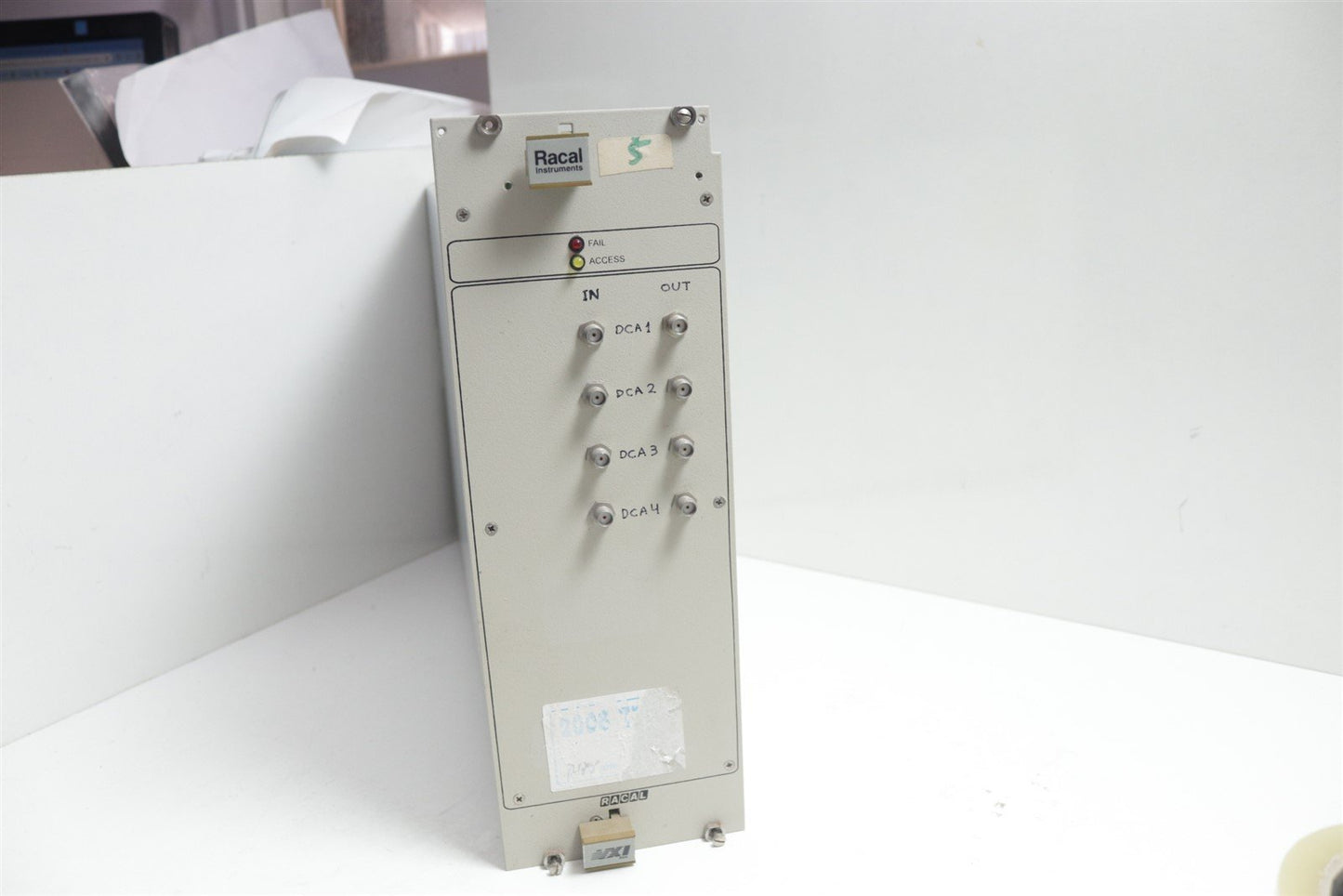 Racal Instruments 7064M-300 3 Slot Message Based Proto