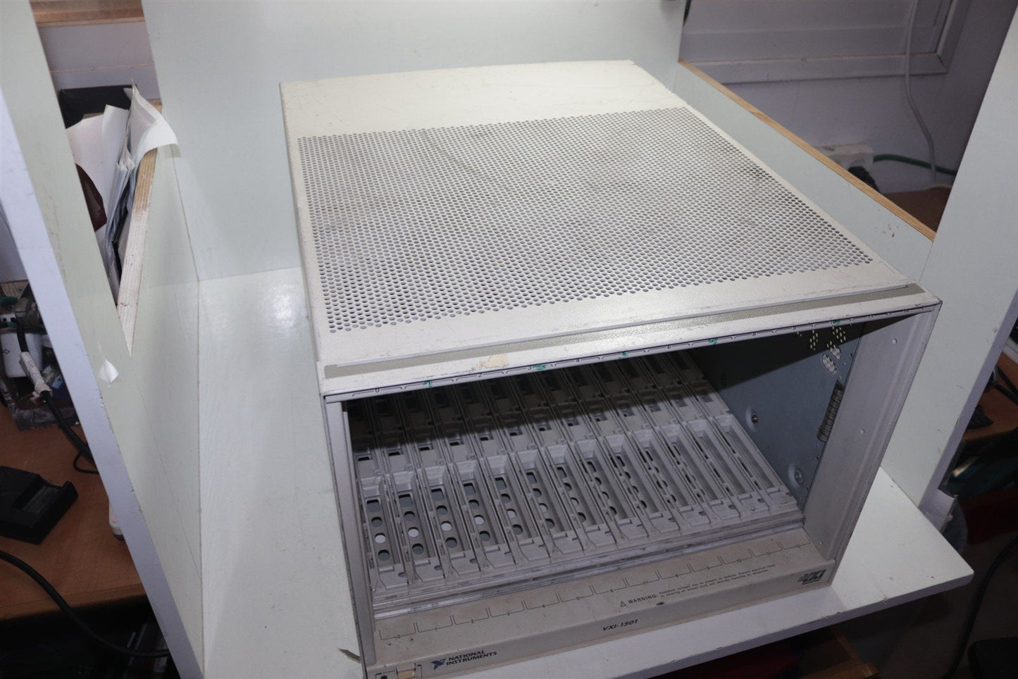National Instruments VXI-1501 Mainframe Chassis 745740-01