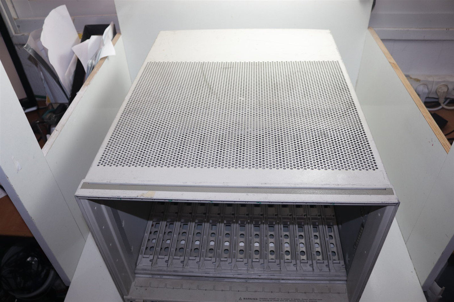 National Instruments VXI-1501 Mainframe Chassis 745740-01