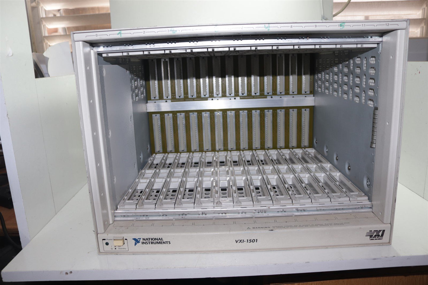 National Instruments VXI-1501 Mainframe Chassis 745740-01