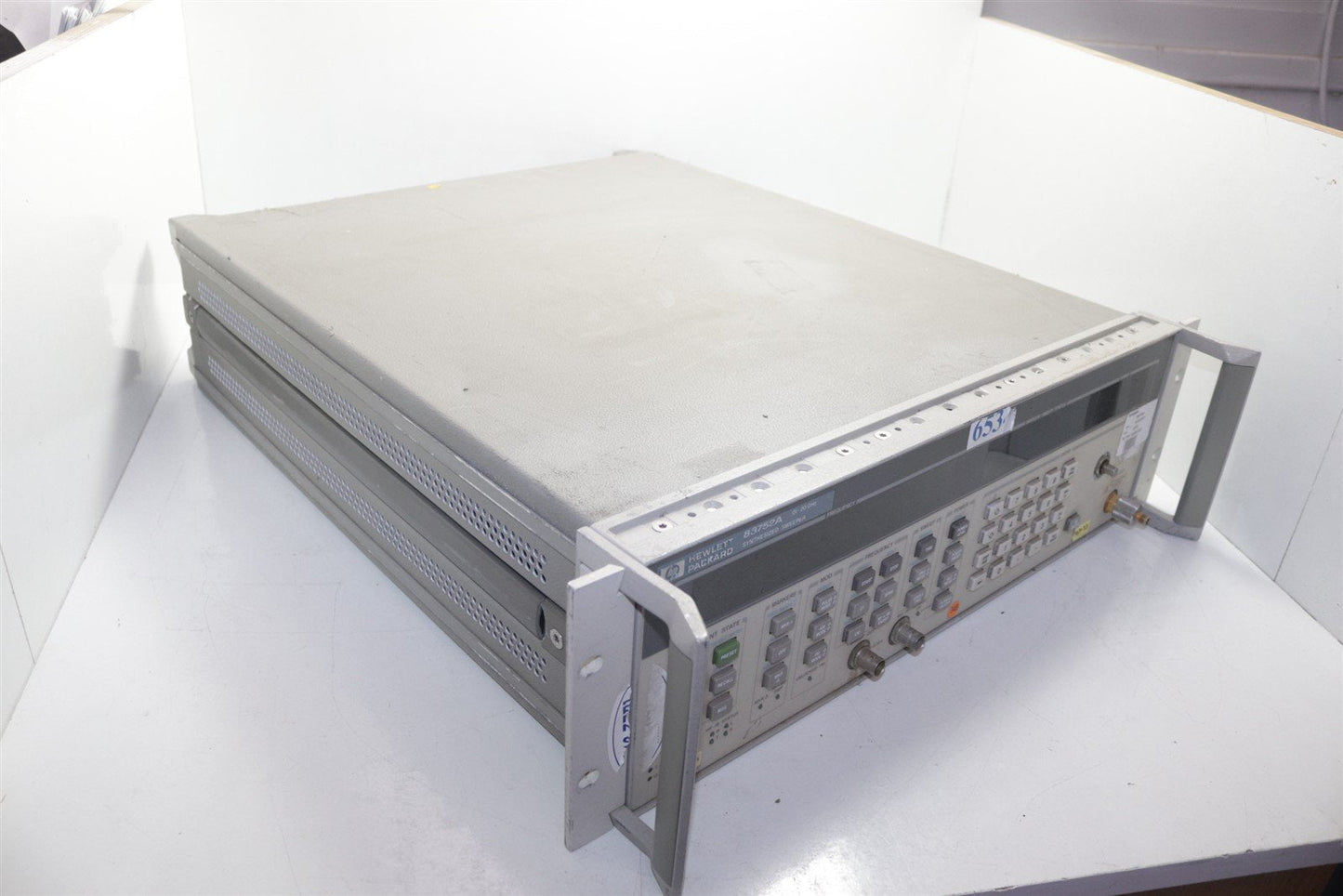HP Agilent Keysight 83752A Synthesized Sweeper 0.01 - 20 GHZ Tested