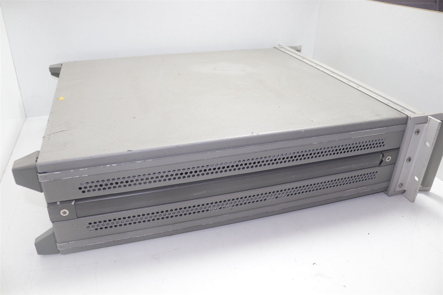 HP Agilent Keysight 83752A Synthesized Sweeper 0.01 - 20 GHZ Tested