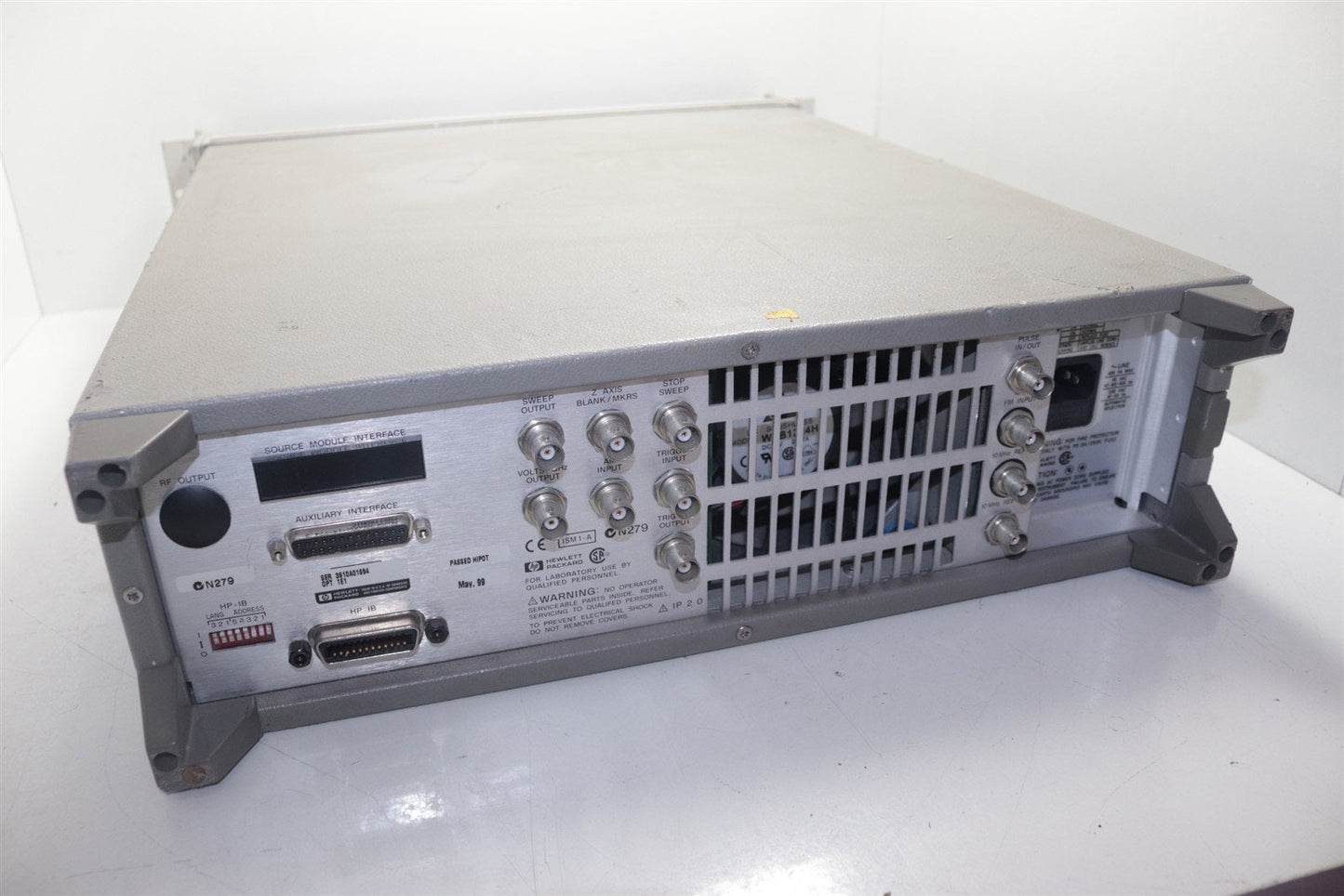 HP Agilent Keysight 83752A Synthesized Sweeper 0.01 - 20 GHZ Tested