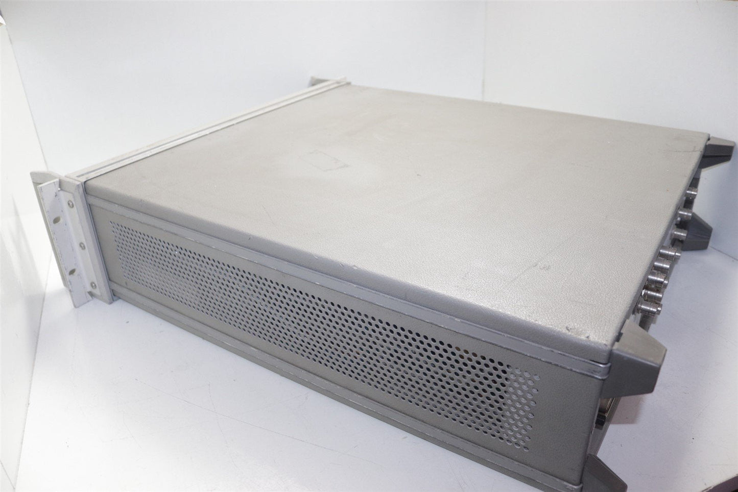 HP Agilent Keysight 83752A Synthesized Sweeper 0.01 - 20 GHZ Tested