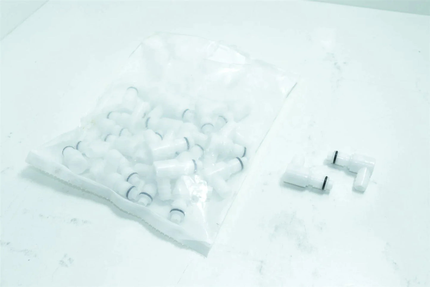 Nordson Venus Concept LinkTech Elbow Plug Vlaved 3/8HB 50ACV-PB4-06, 2 Pieces