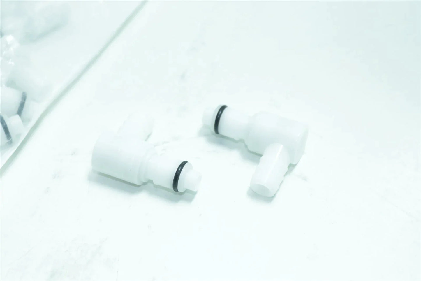 Nordson Venus Concept LinkTech Elbow Plug Vlaved 3/8HB 50ACV-PB4-06, 2 Pieces
