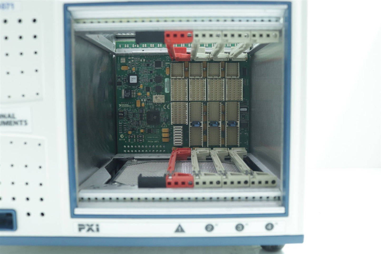 National Instruments PXIe-1071 PXIe 4-Slot 3 GB/s PXI Chassis 195659C-01L