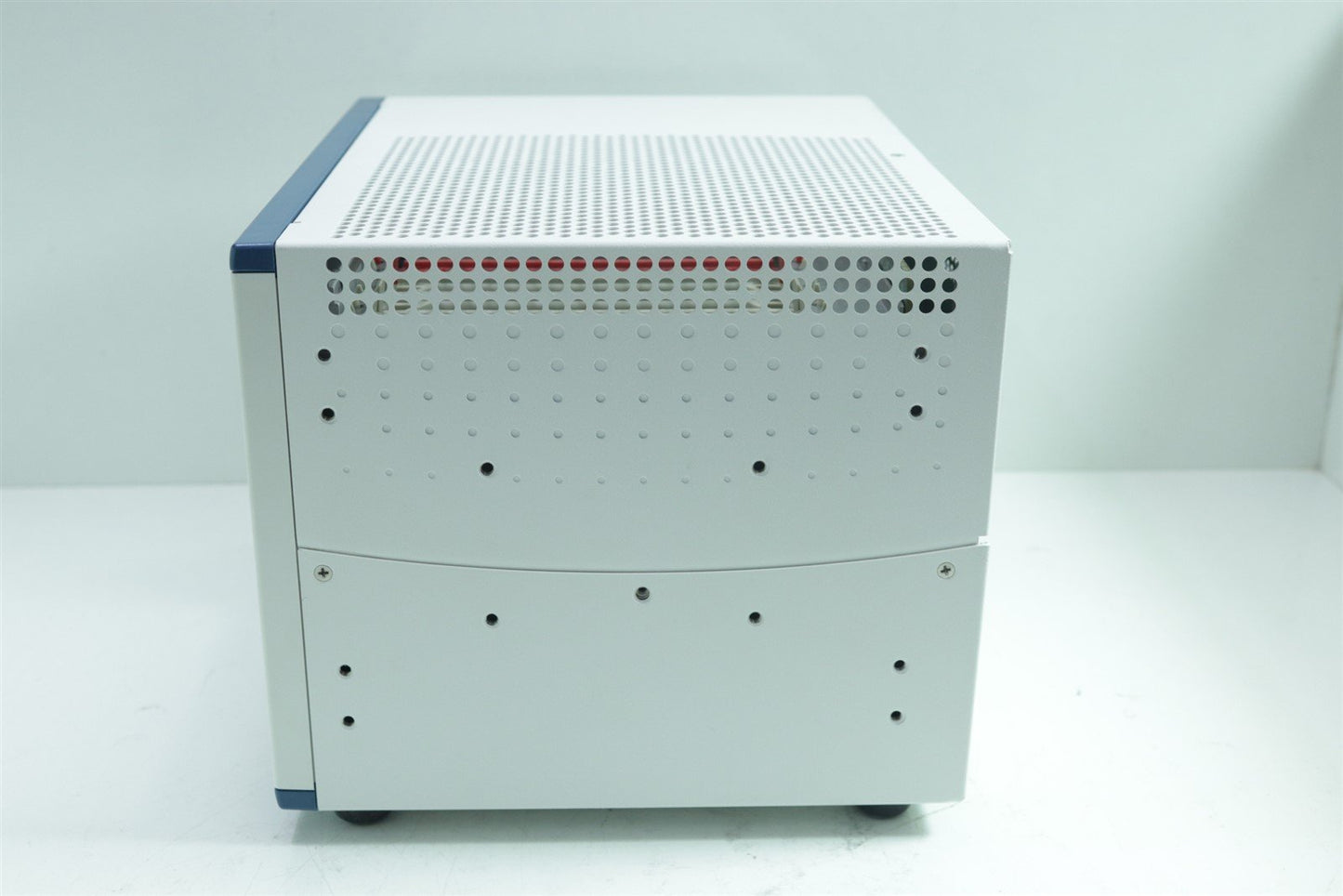 National Instruments PXIe-1071 PXIe 4-Slot 3 GB/s PXI Chassis 195659C-01L