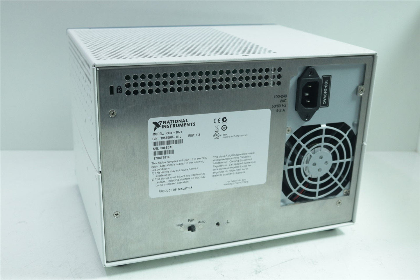 National Instruments PXIe-1071 PXIe 4-Slot 3 GB/s PXI Chassis 195659C-01L