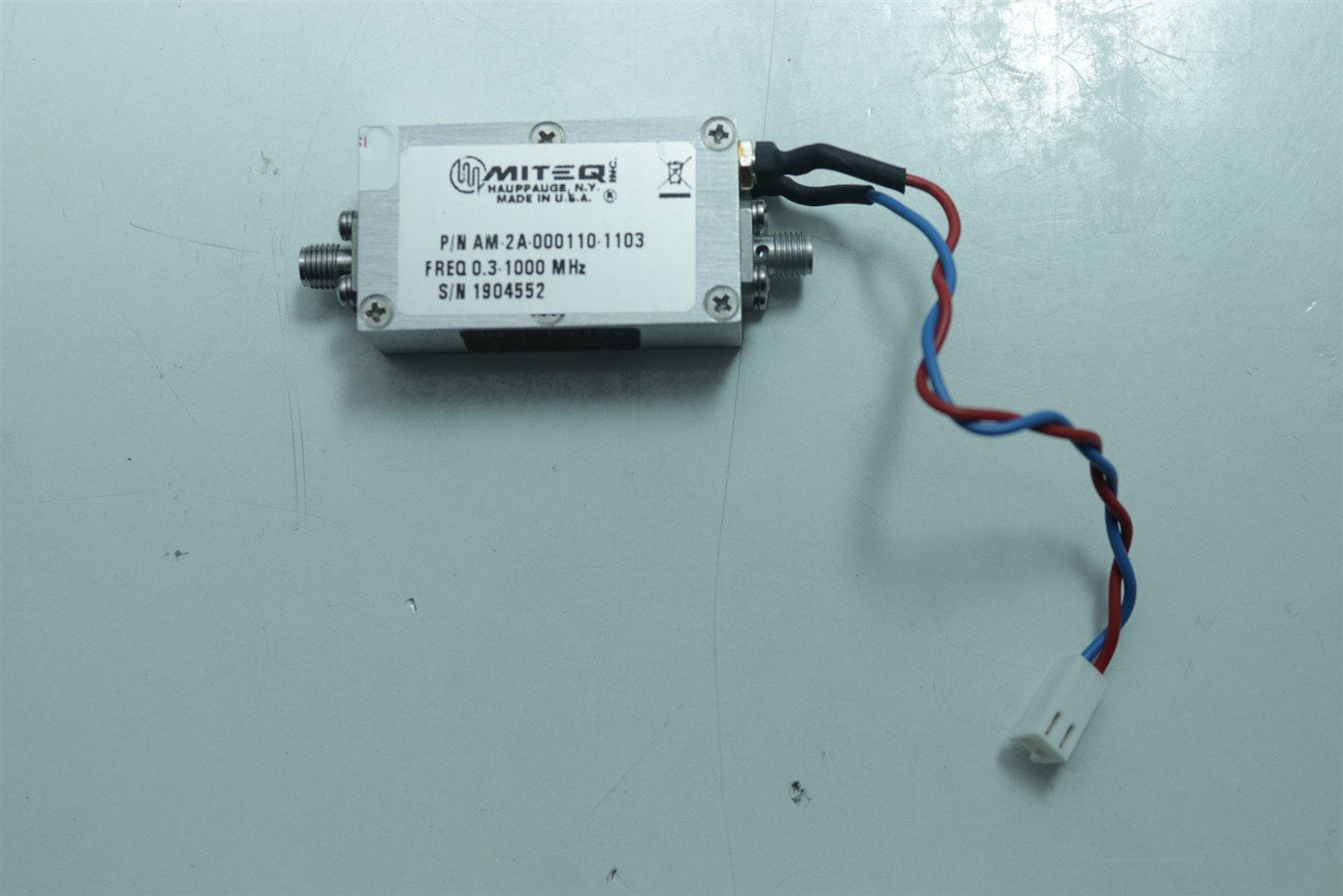 Miteq LNA Low Noise Amplifier 0.3-1000MHZ AM-2A-000110-1103