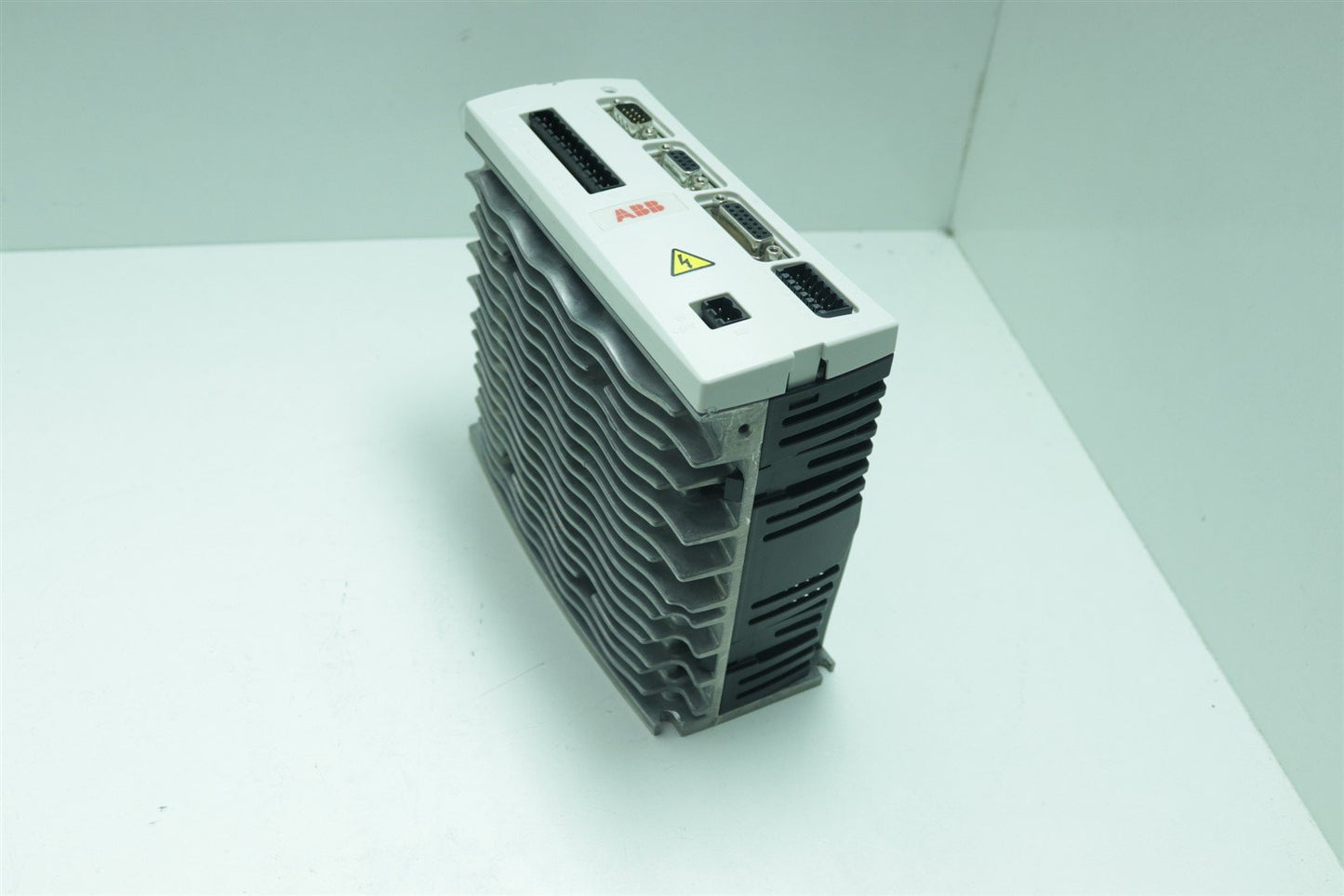 ABB MicroFlex Drive 3A FMH2A03TR-EN23Z Out 3A Cont/6A Pk 0-250V AC 3 Phases