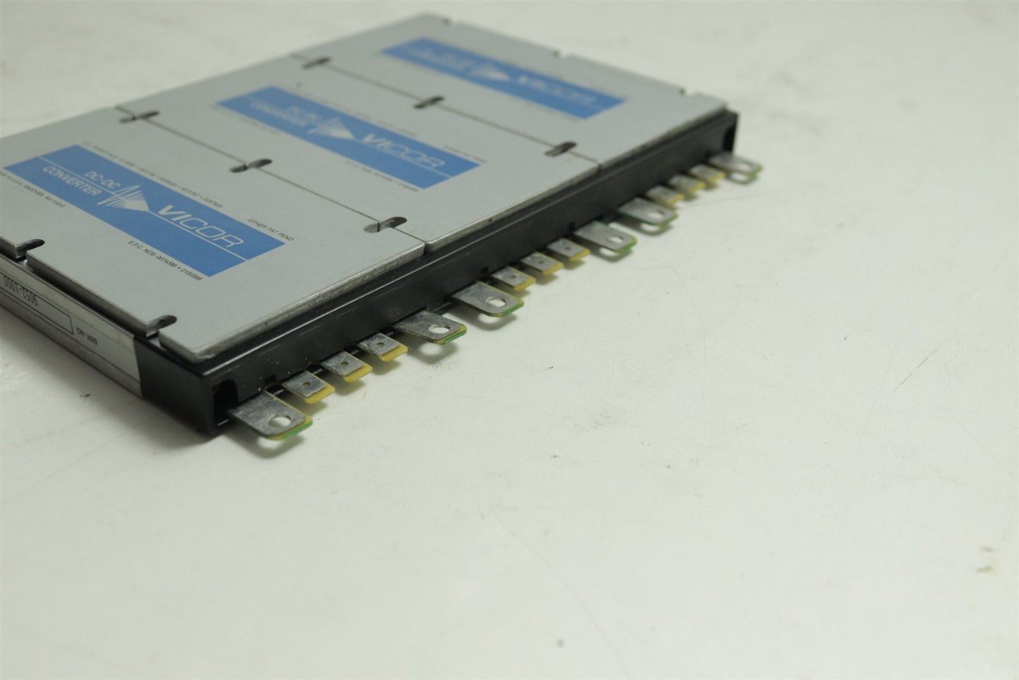Victor Master Module DC-DC Converter VI-R1022-IVWW In:24V Out:5V 15V 15V