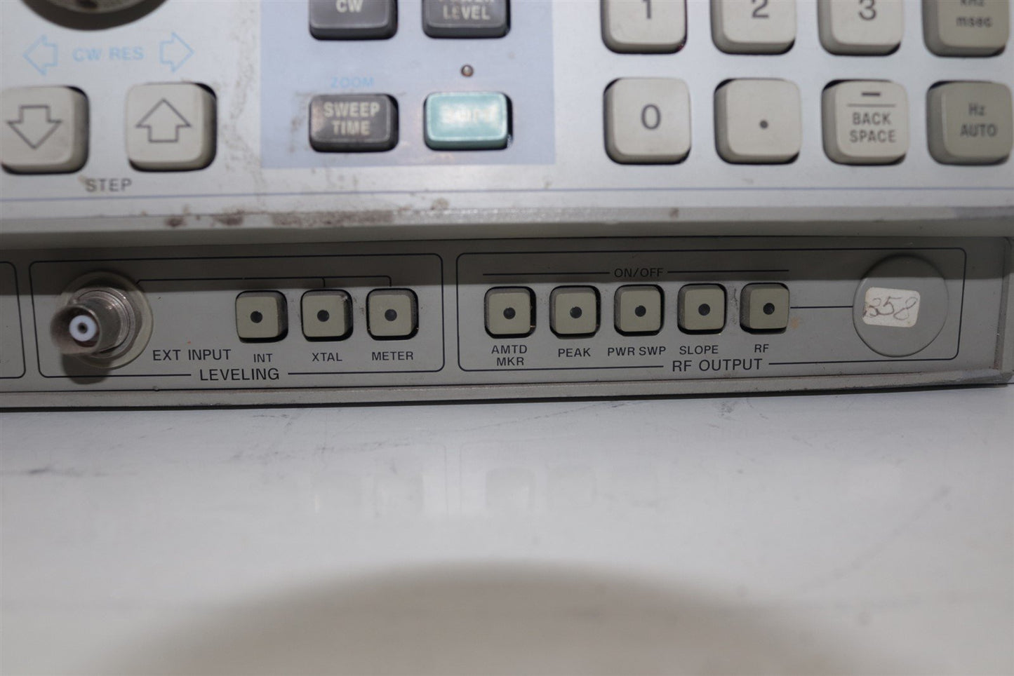 HP 8340A Synthesized Sweeper 10 MHz - 26.5 GHz TESTED