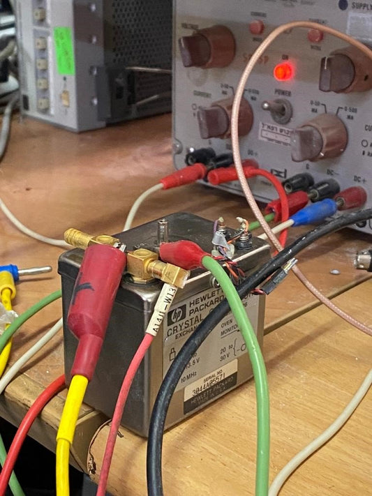 HP Agilent 10811E Crystal Oscillator 10MHz Reference Standard 10811-69126 TESTED