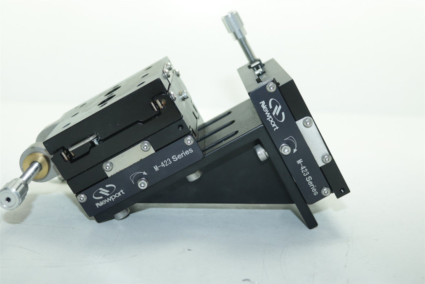 Newport M-423 Precision Linear X-Y Stage + Angle Bracket 90° M-360-90