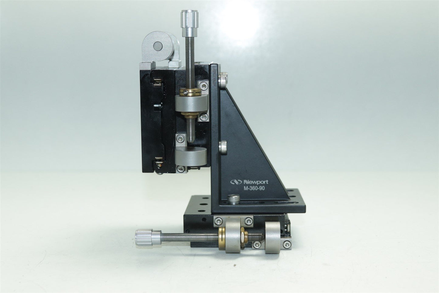 Newport M-423 Precision Linear X-Y Stage + Angle Bracket 90° M-360-90
