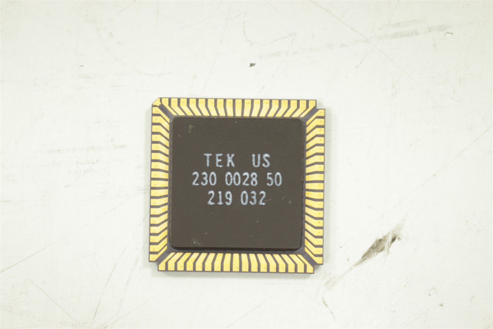 Tech 2395 Tektronix Oscilloscope 24XX Series Chip 230-0028-50 – part2Go