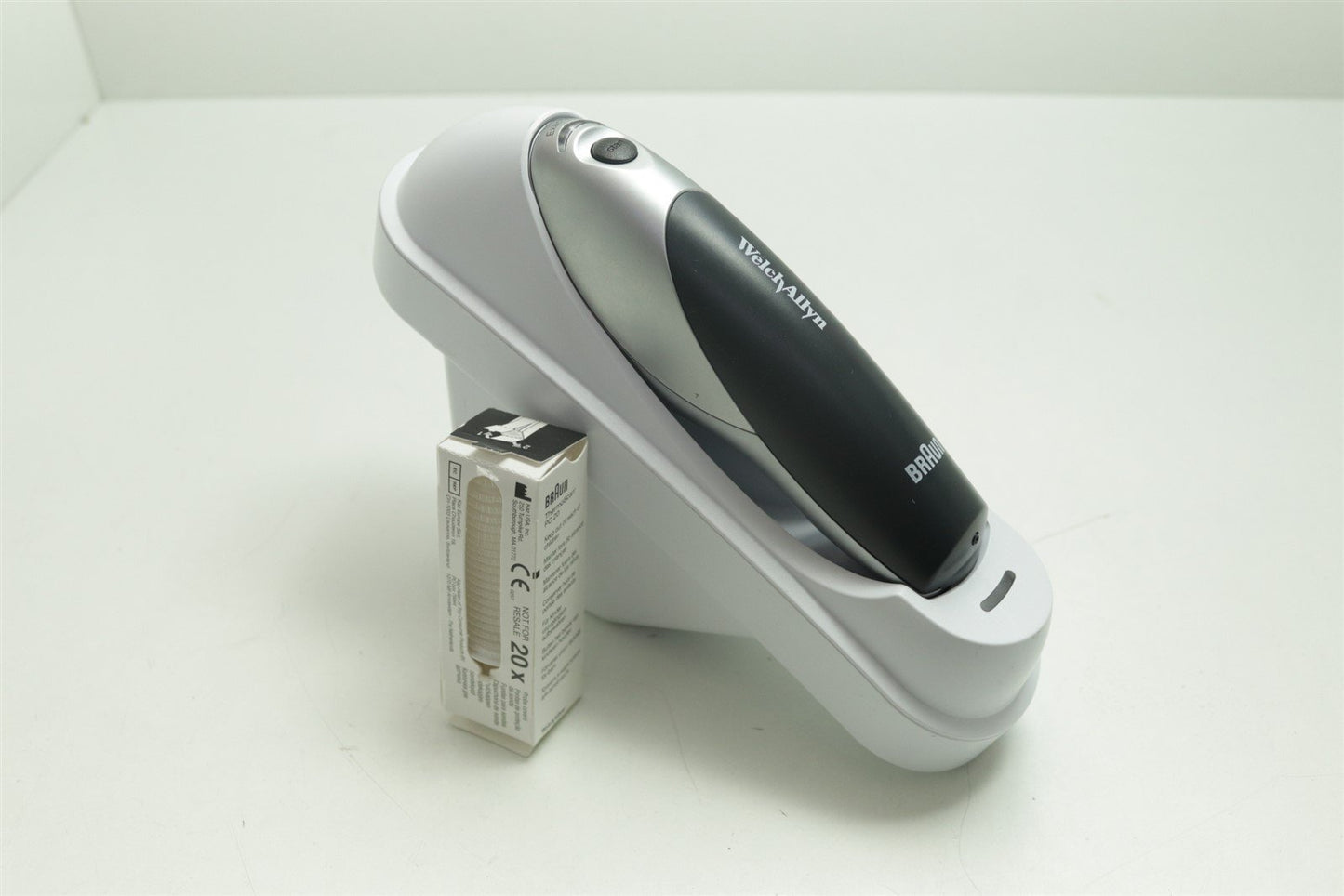 WELCH ALLYN Braun ThermoScan Pro 4000 Ear Thermometer 04000-200 + Dock