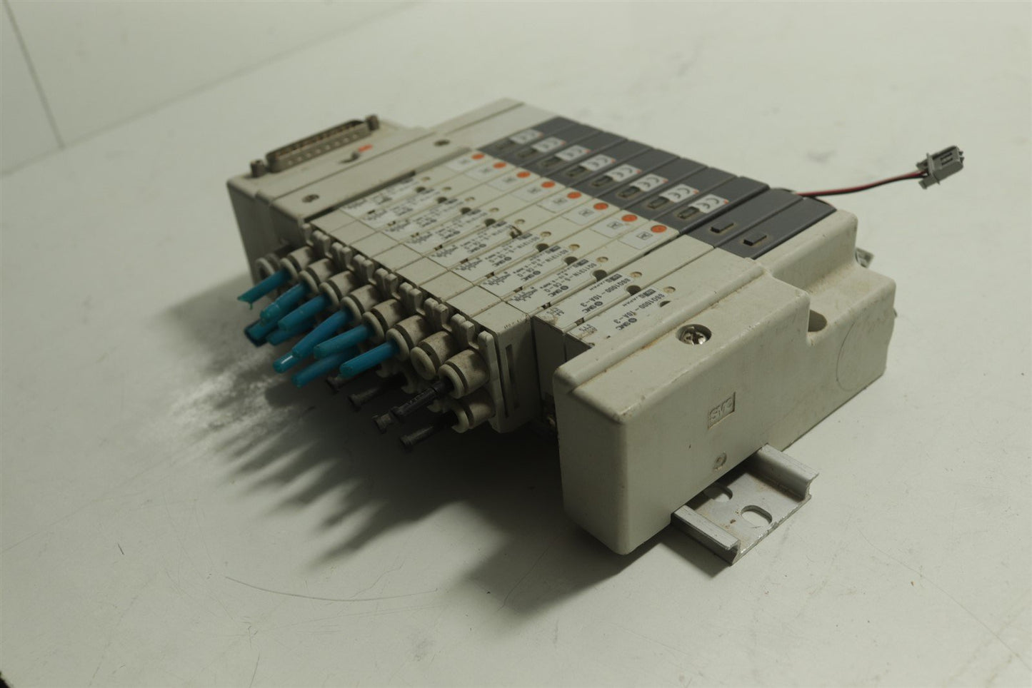 SMC Assembly Valve SQ1131N-5-C6-Q Lot Of 8+ 2 SSQ1000-10A-3