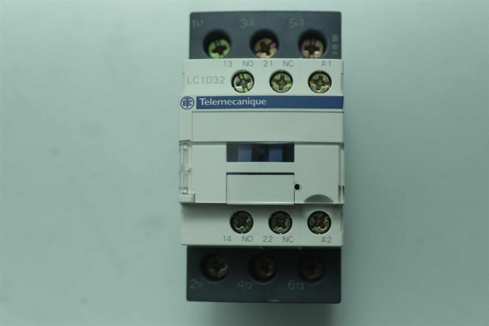Schneider Telemecanique LC1D32M7C Contactor – 220VAC, Motor Control, New, Free Shipping